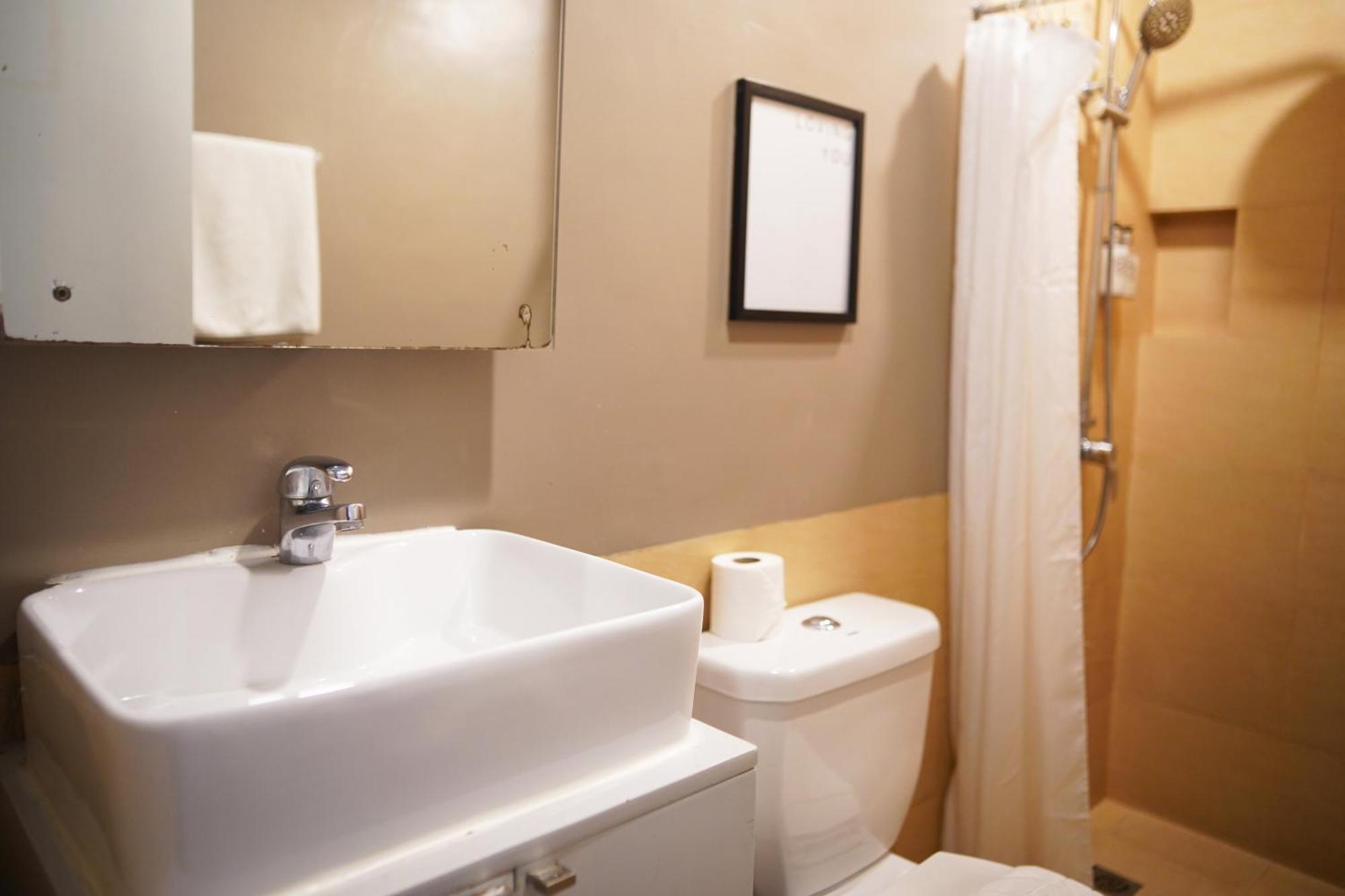 Abraham Manila - Located In Central Makati (Adults Only) Makati City Room photo